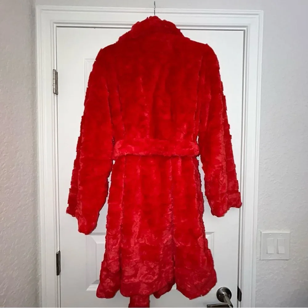 New, PINK Victoria’s Secret Jacquard Fuzzy Soft Short Robe